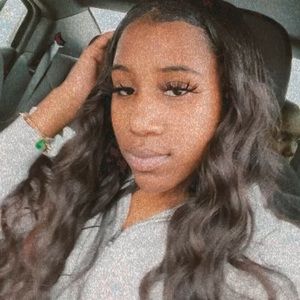 Meet your Posher, Danae